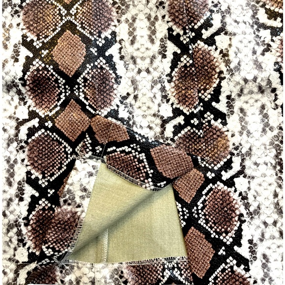 Mod On Trend Faux Leather Animal Print Mini Skirt  Size Medium - Picture 6 of 8